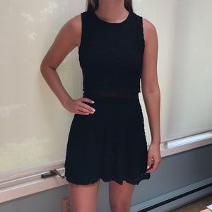 Flattering Lace Semi-Formal Dress